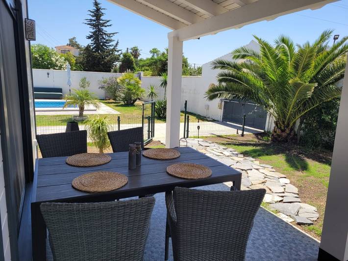 Holiday Home 'La Casita' with Shared Pool, Wi-Fi and Air Conditioning in Chiclana de la Frontera, Costa de la Luz