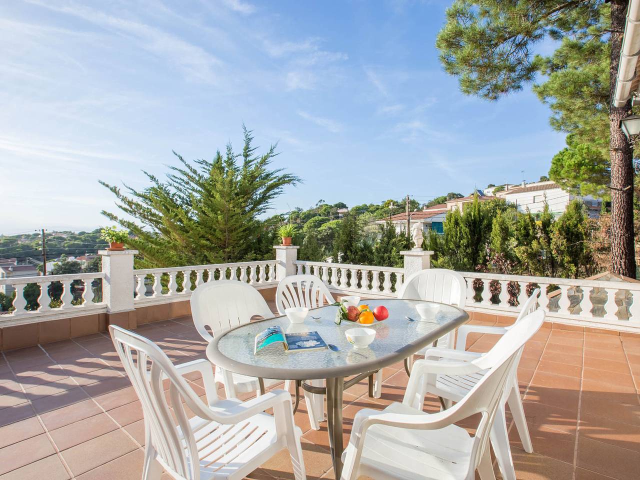 Villa acogedora en Lloret de Mar para 7 personas con piscina privada y terraza, a 8 km de la playa in Aiguaviva Parc, Vidreras