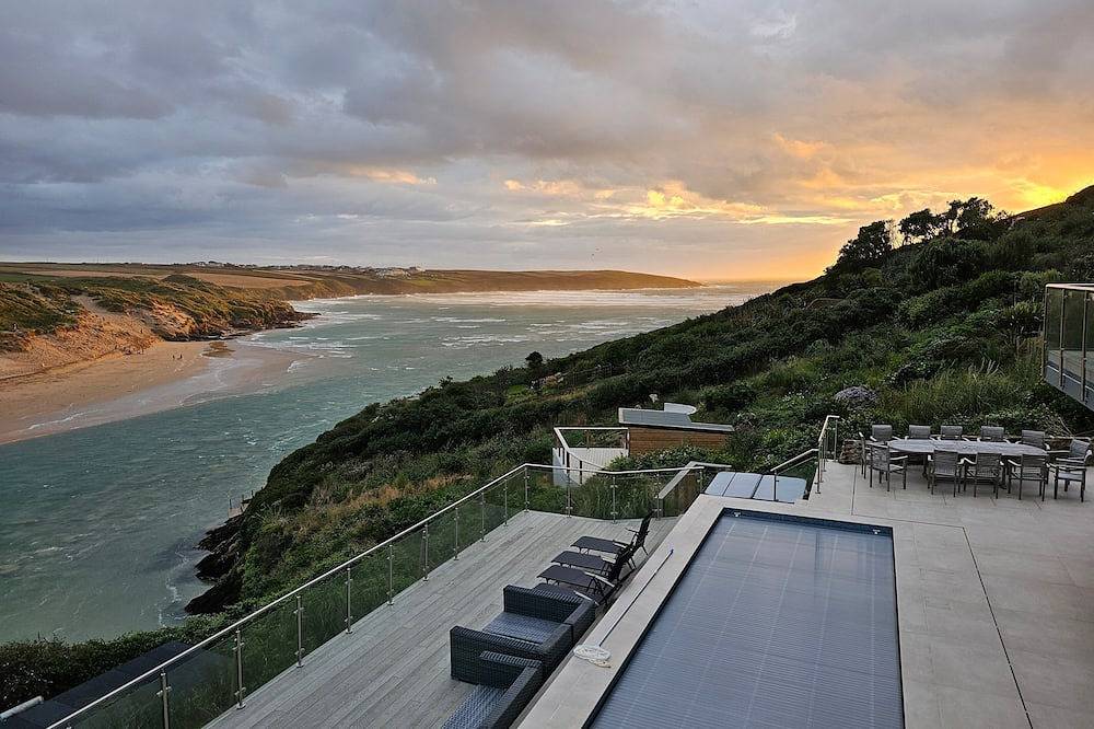 Glamping for 18 People in Newquay, Cornwall