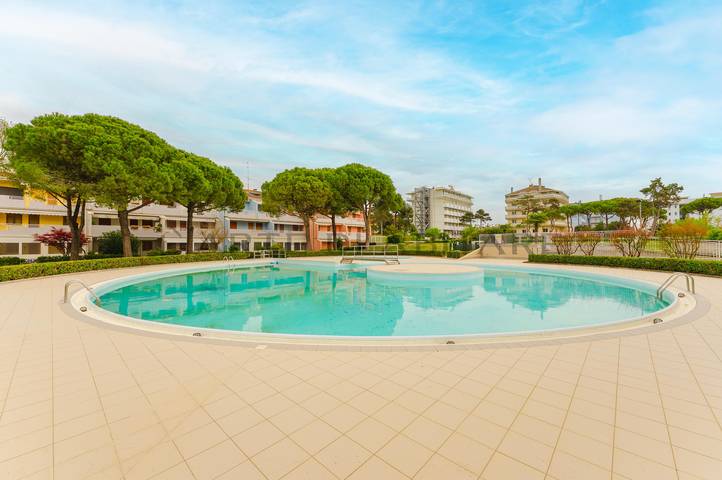 Ferienwohnung für 5 Personen, mit Terrasse und Ausblick sowie Pool, mit Haustier - 1