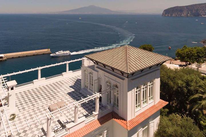 Location de vacances pour 16 personnes, avec jacuzzi ainsi que balcon et jardin à Sorrento - 2