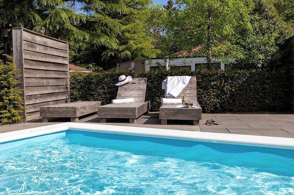 Geniet van de luxe in deze prachtige vrijstaande bungalow, compleet ingericht met een ruime keuken en gezellige openhaard! in Harderwijk, Veluwe