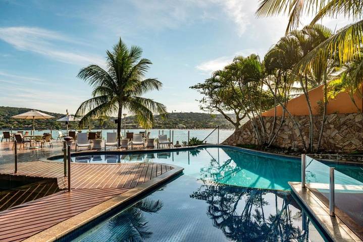 Pousadas para 4 pessoas, com jacuzzi e jardim e ainda sauna and piscina em Praia da Ferradura