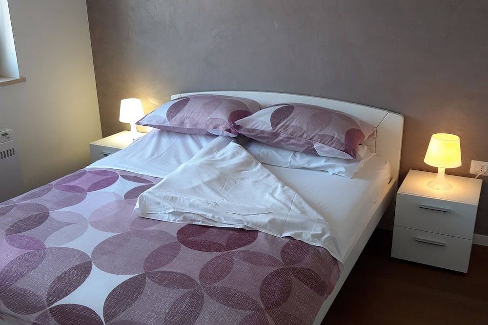 For Families - Spacious 4-bedroom vacation house with pool, close to the sea! in Mareda, Regio Umag