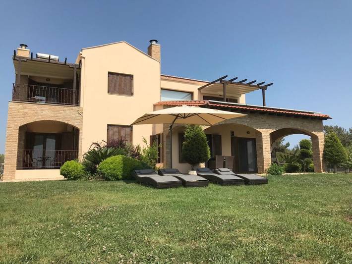 Location de vacances pour 11 personnes, avec vue et jardin dans Portes