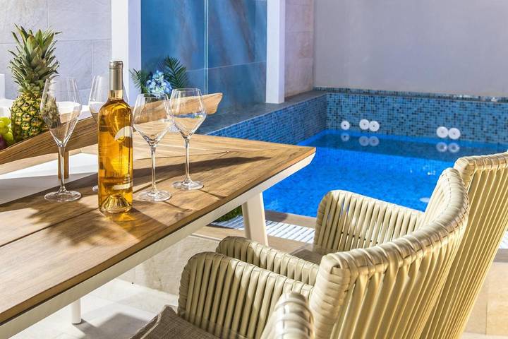 Villa für 3 Personen, mit Terrasse und Pool