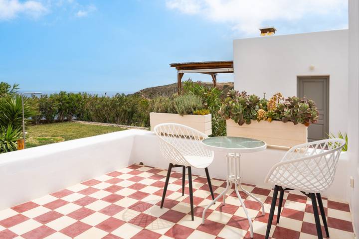 Gîte pour 3 personnes, avec jardin, adapté aux familles dans Milos - 3