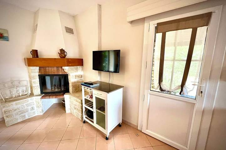 Gîte pour 4 personnes, avec terrasse ainsi que piscine et jardin, animaux acceptés à Venasque - 4