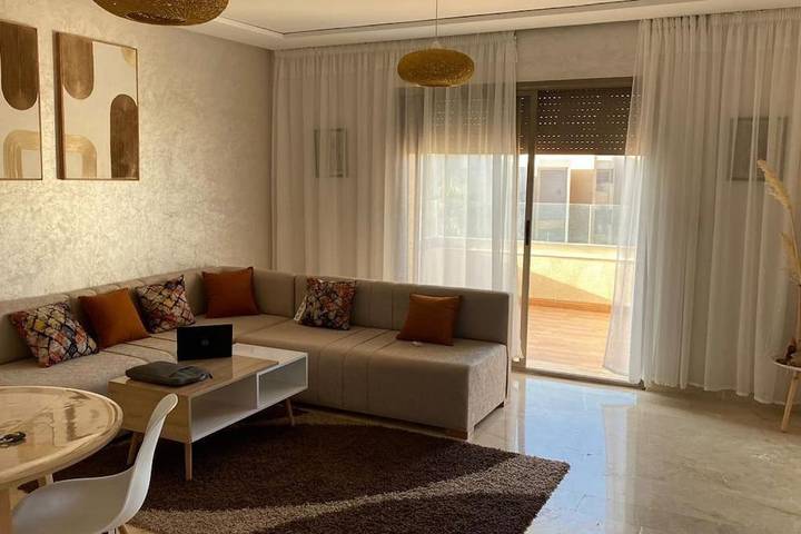 Gîte pour 4 personnes, avec terrasse ainsi que vue et piscine dans Madagh - 2