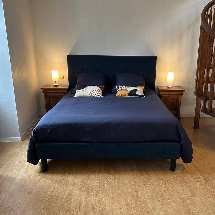 Location de vacances pour 3 personnes, avec Balcon ainsi que Terrasse et Vue à Terrasson-Lavilledieu