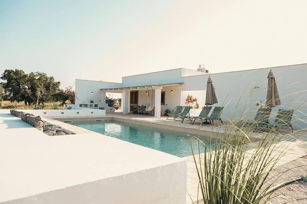 Villa Jolie con piscina privada - jardín cerrado - total privacidad in San Vito dei Normanni, Salento