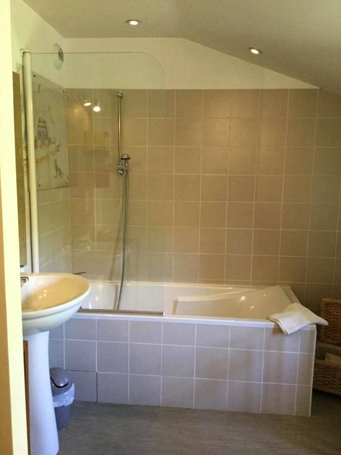 Twin Room with Private Bathroom in Castelnaudary, Région de Carcassonne