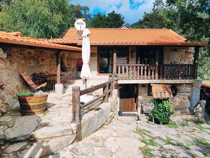 Location de vacances pour 3 personnes, avec jardin ainsi que vue et piscine à Castro Laboreiro - 4