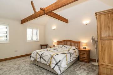 Log Cabin for 6 People in Finchampstead, Berkshire, Photo 1