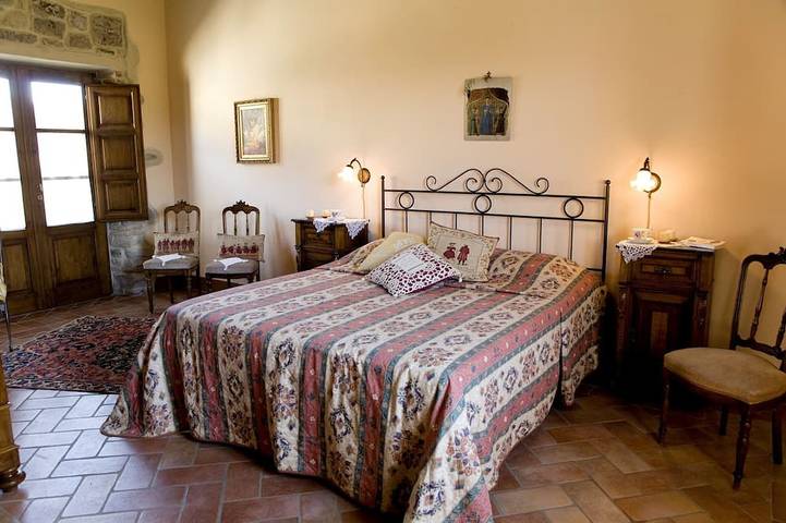 Villa Case D'Arno private pool close Florence, fenced, wifi, A\C 3/4/5 bedrooms in Poppi, Casentino