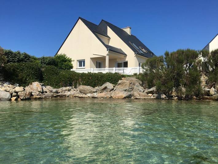 Location de vacances pour 12 personnes, avec jacuzzi et jardin dans Plage du Ruguel