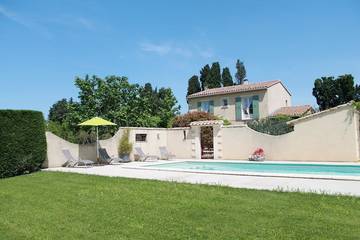 Gîte pour 6 personnes, avec terrasse et jardin à Cabannes