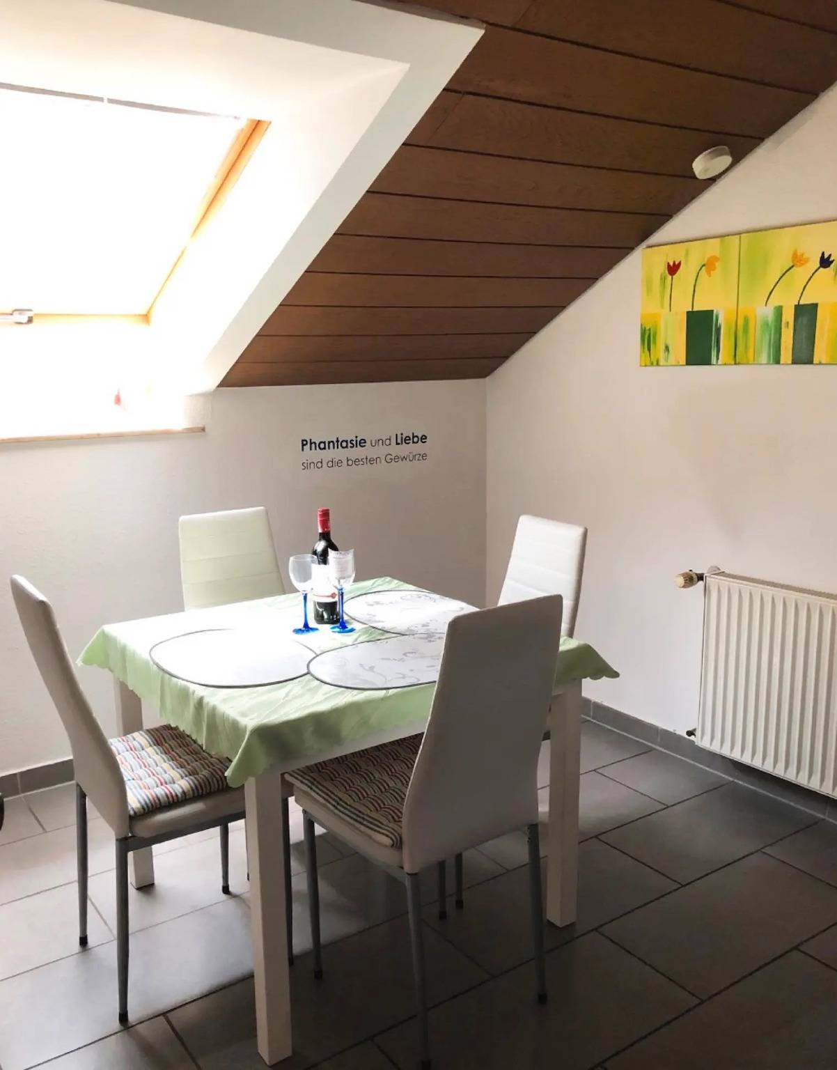 Ganze Wohnung, Ferienwohnung Tannhausen mit privatem Garten, Balkon und Wlan in Aulendorf, Oberschwaben