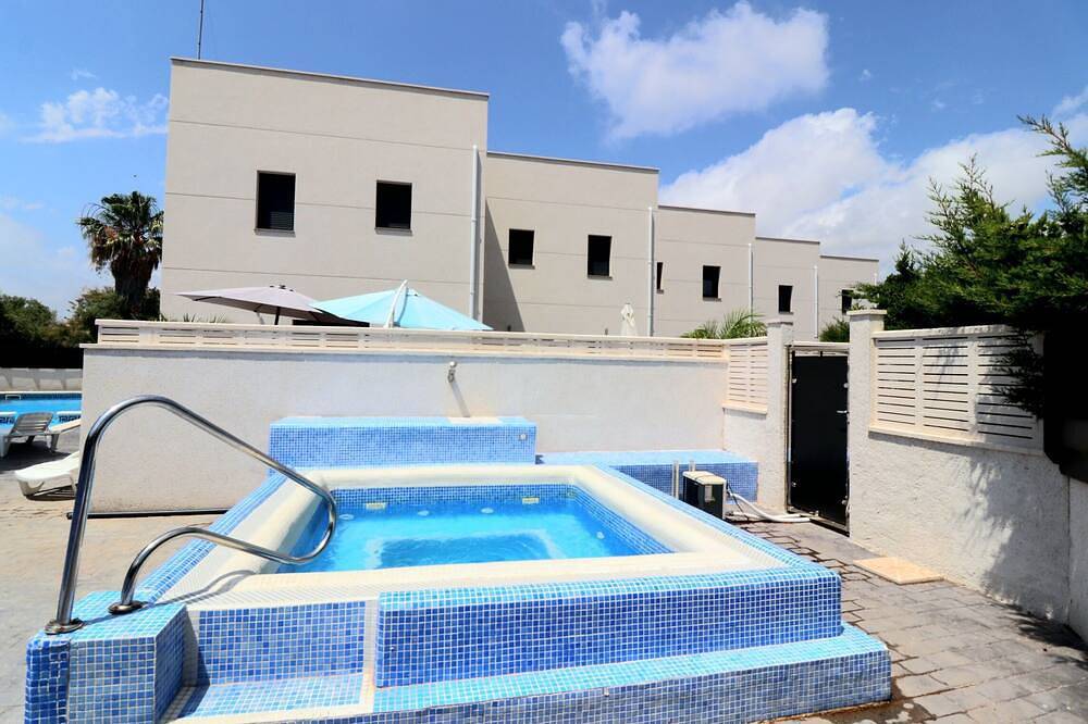 Casa Cristall 2,  Heated pool  Hot tub\n250 m beach in Mont-roig del Camp, Costa Dorada
