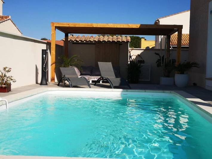 Location de vacances pour 6 personnes, avec Balcon et Terrasse ainsi que Piscine et Vue dans Salin-de-Giraud