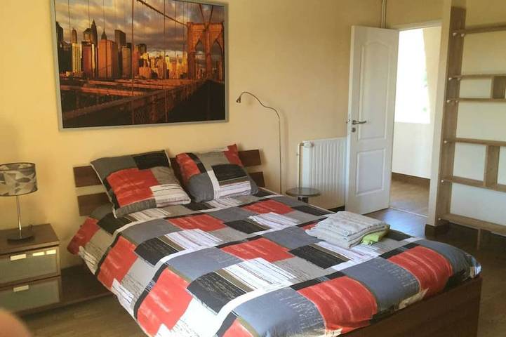 Location de vacances pour 14 personnes, avec terrasse ainsi que jacuzzi et jardin à Saint-Georges-sur-Baulche - 4