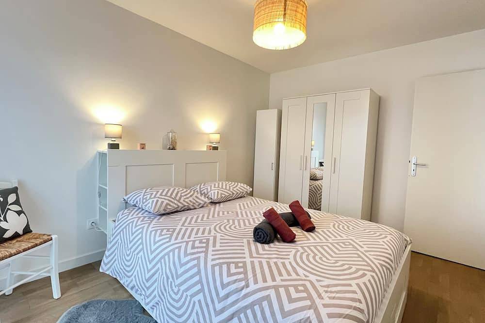 Entire apartment, Cosy apartment with balcony 15 minutes from Lille in Ronchin, Lille region