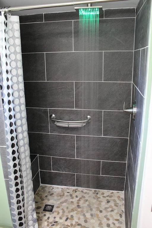 Bequemes Zuhause mit Gästehaus in Lynchburg, Virginia