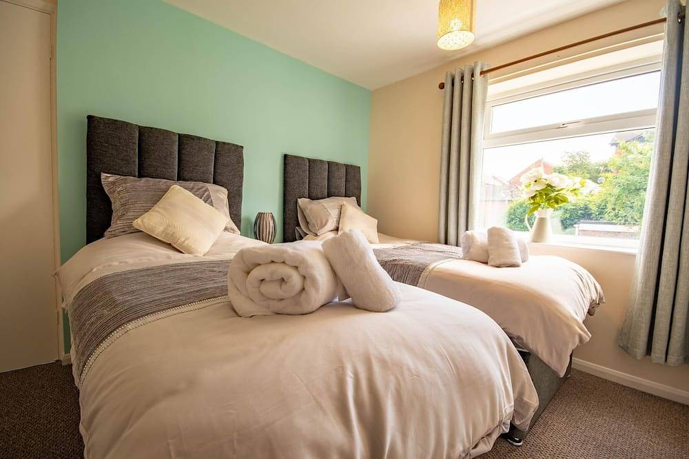 Cheerful 3-bed house in Worcester City Centre in Worcester, Worcestershire