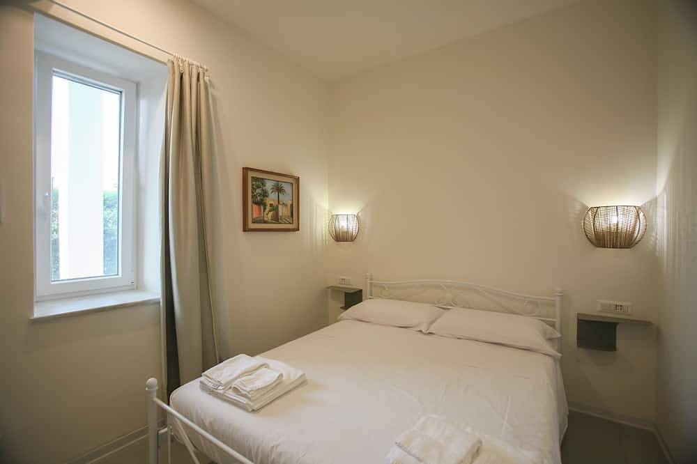 Ganze Wohnung, Il Carrubo - Two bedroom Apartment with sea view and patio in Procida, Neapel Provinz