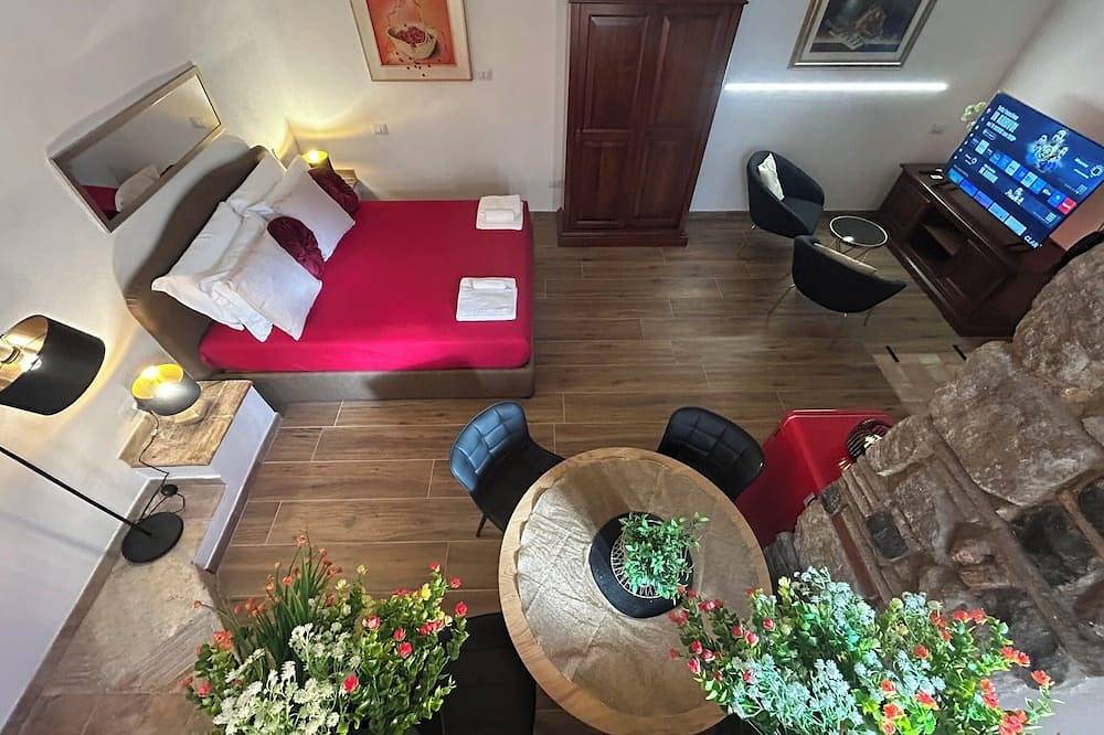 Ganze Wohnung, Charming Spa Suite with Heated Stone Tub & Chromotherapy near Lake Bracciano in Anguillara Sabazia, Braccianosee