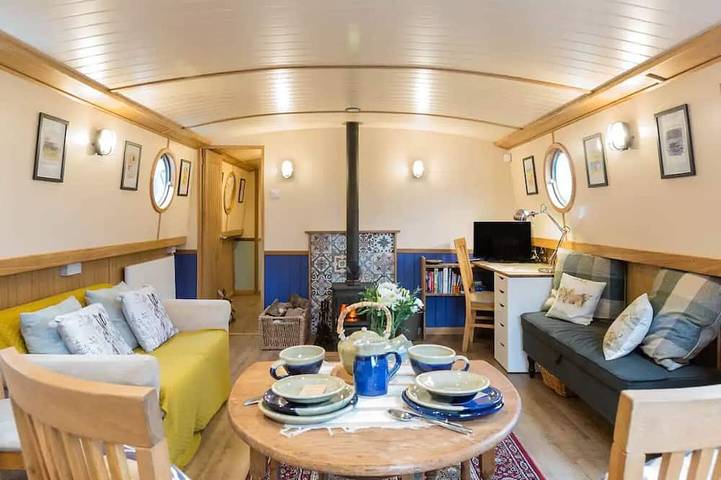Péniche pour 4 personnes, avec terrasse - 1