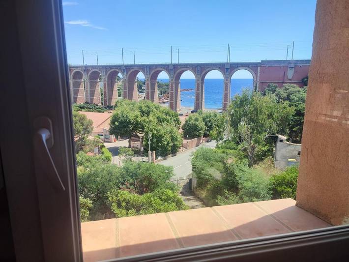 Location de vacances pour 8 personnes, avec jardin et vue dans Plage d'Anthéor