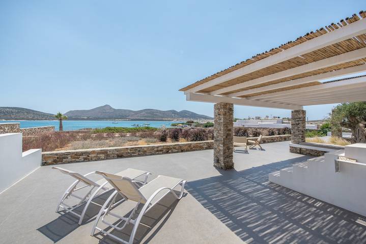 Villa 'Farous Seaside Sunset' con vistas al mar, Wi-Fi y aire acondicionado in Antiparos