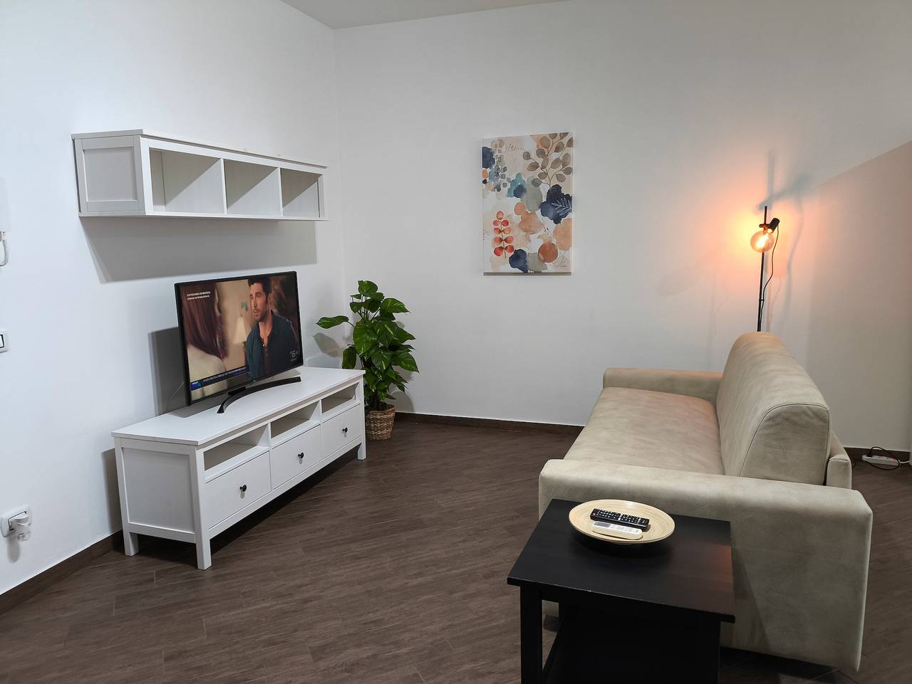 Entire apartment, Apartment 'Pirtusu Del Porto 2, Palermo' with Balcony, Wi-Fi and Air Conditioning in Palermo, Palermo Province