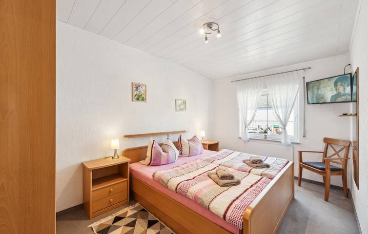 Ruhige Gartenwohnung mit Parkplatz, WiFi in Trautzberg in Strohn, Vulkaneifel