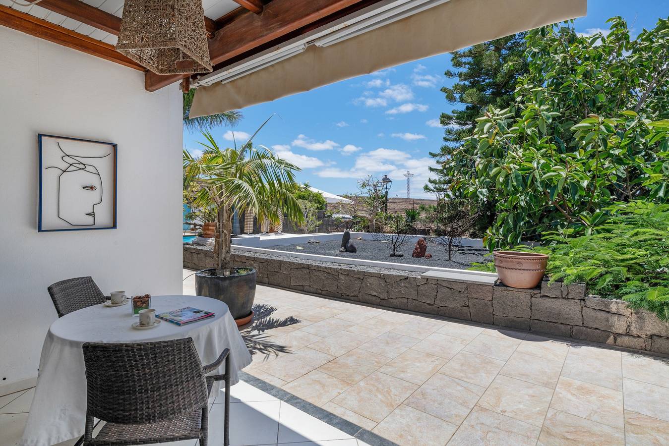 Ganze Wohnung, Ferienwohnung 'Bianca Tajinaste' mit Meerblick, privater Terrasse und Wlan in Las Breñas, Yaiza