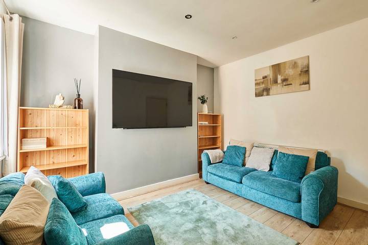 Holiday home for 8 people, with Garden in Liverpool