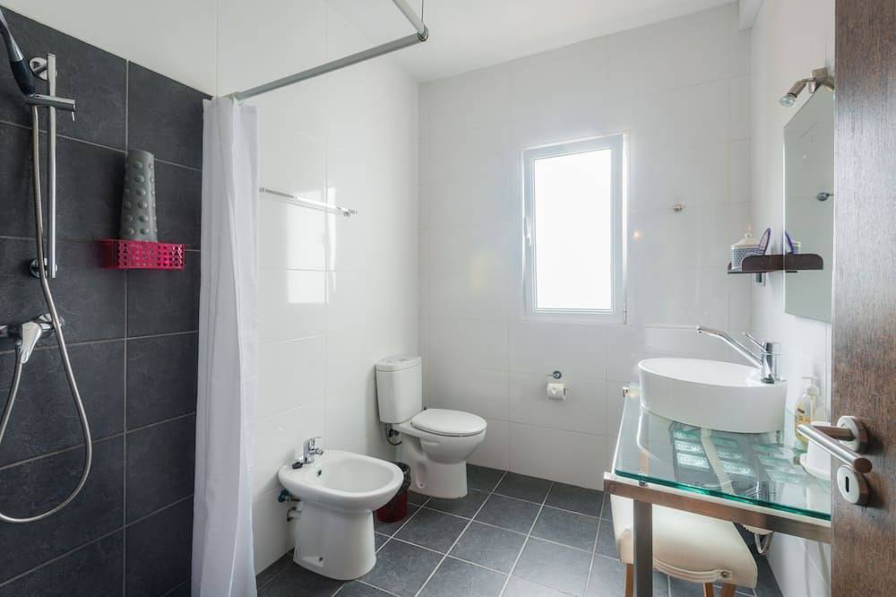 Apartamento entero, Casa Oliva - Vista Mar 1: Designer apartment garden level, top location, heated pool in Arco da Calheta, Isla de Madeira
