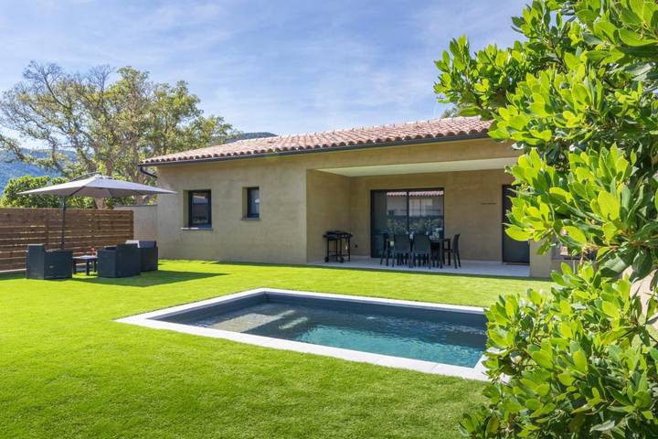 Appartement de vacances pour 4 personnes, avec piscine et jardin