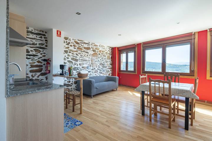 Ganze Wohnung, Casa 'Do Sil' mit Gemeinschaftspool, gemeinsamer Terrasse und Wlan in Monforte de Lemos, Reserva da Biosfera Ribeira Sacra e Serras do Oribio e Courel