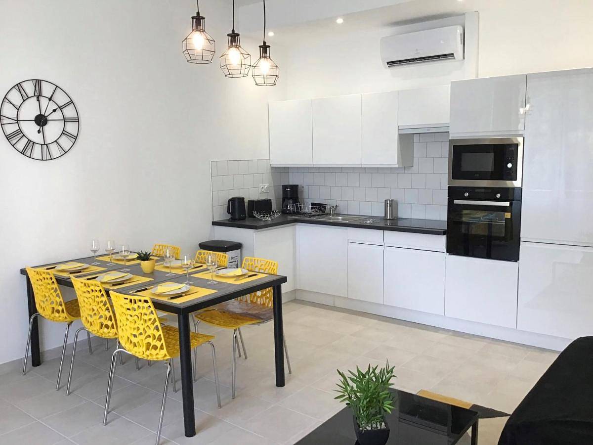Appartement entier, Two-Bedroom Apartment in Lourdes, Hautes-Pyrénées