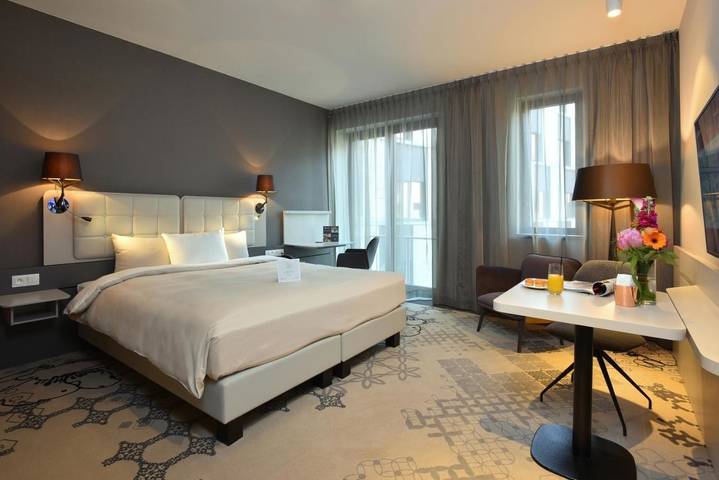 Hôtel pour 2 personnes, avec Jacuzzi et Terrasse ainsi que Jardin et Piscine à Ottignies-Louvain-la-Neuve - 3