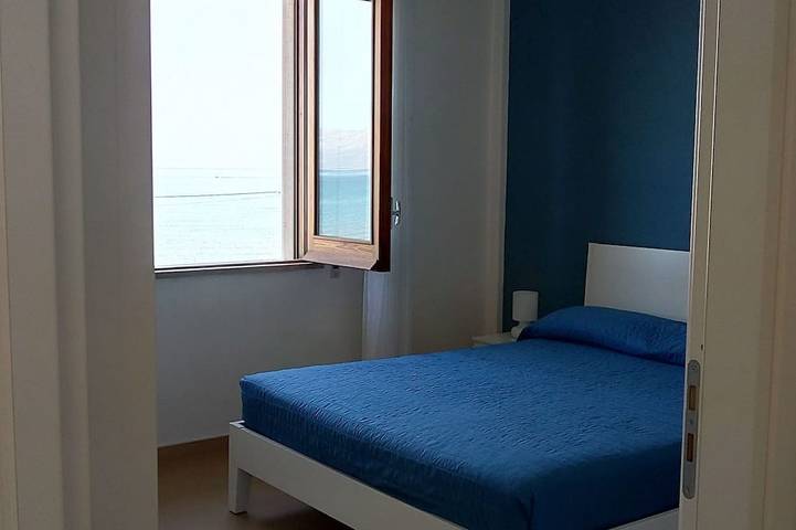 Seaview modern holiday home in Nw Sicily - air conditioning, Wi-Fi, parking, bbq in Alcamo Marina, Alcamo