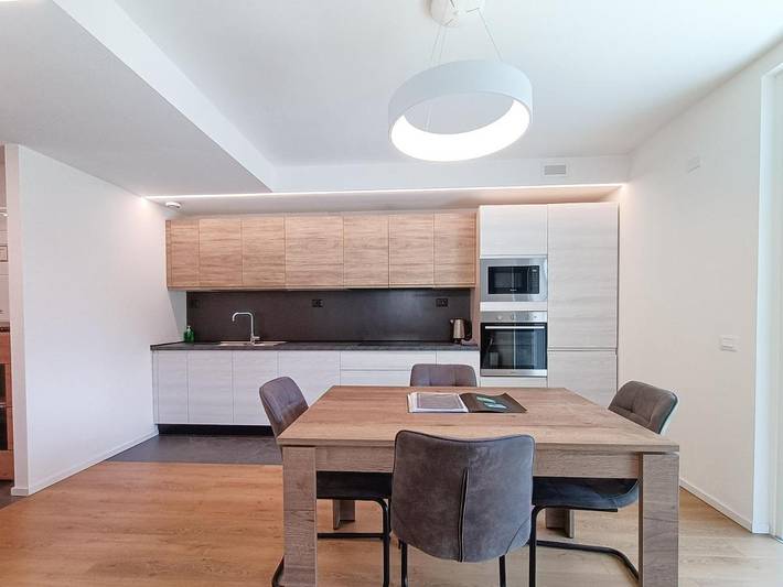 Apartament wakacyjny dla 4 osób, z Taras i Ogród w Malè