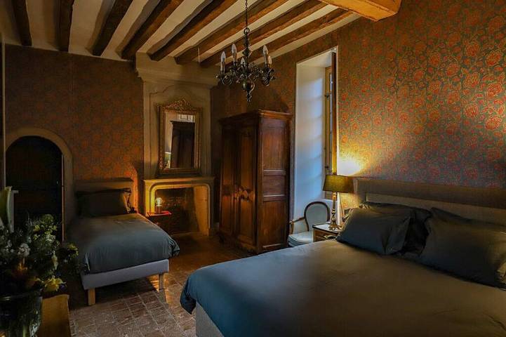 Double suite familiale en enfilade 25M2+30M2, 6 personnes 1 salon,1 Sdb in Durtal, Région d'Angers