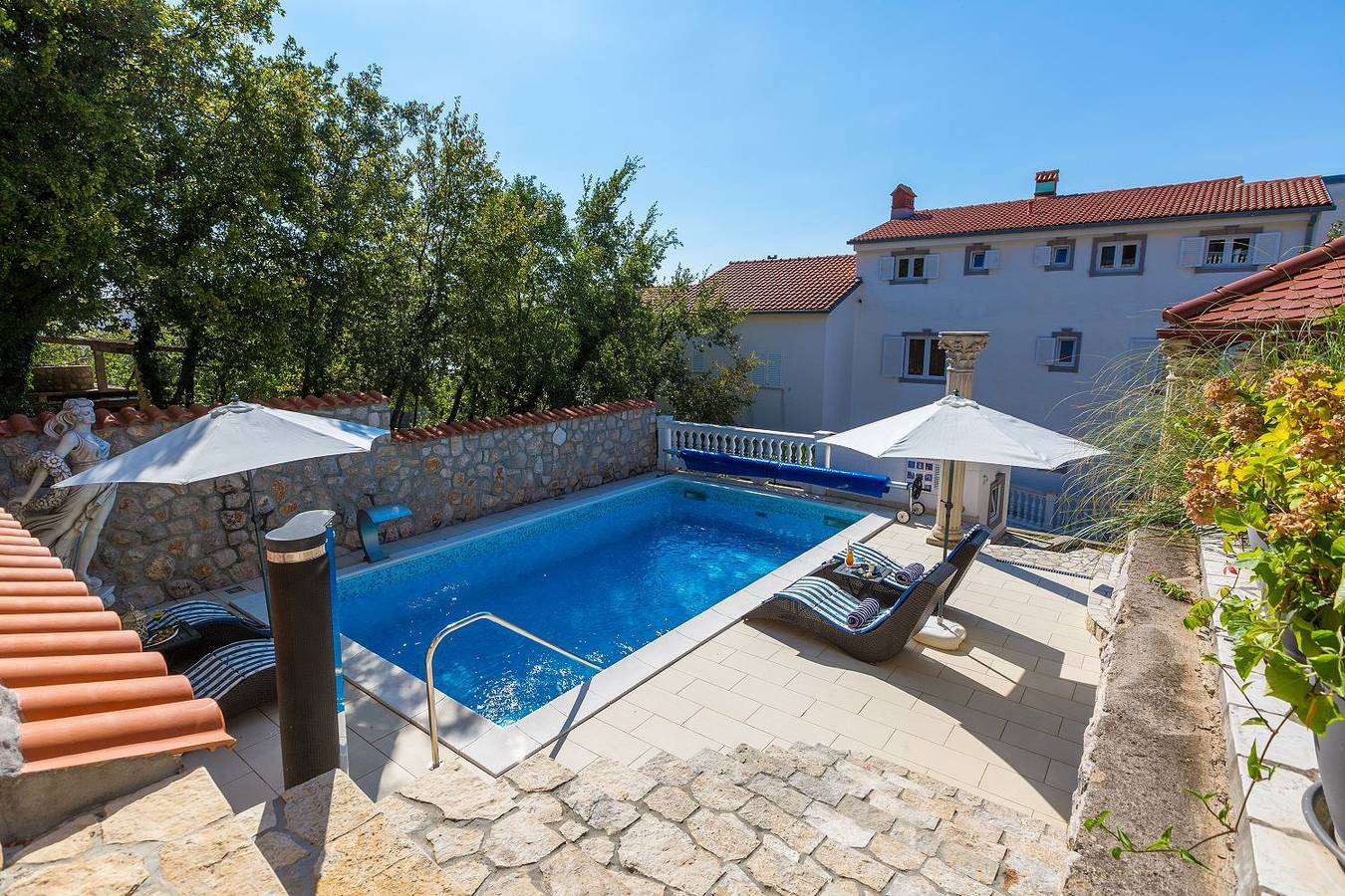 Ganze Wohnung, Reizendes Apartment nur 700 Meter zum Strand mit Meerblick, Pool, Bbq, Wifi in Crikvenica, Primorje-Gorski Kotar