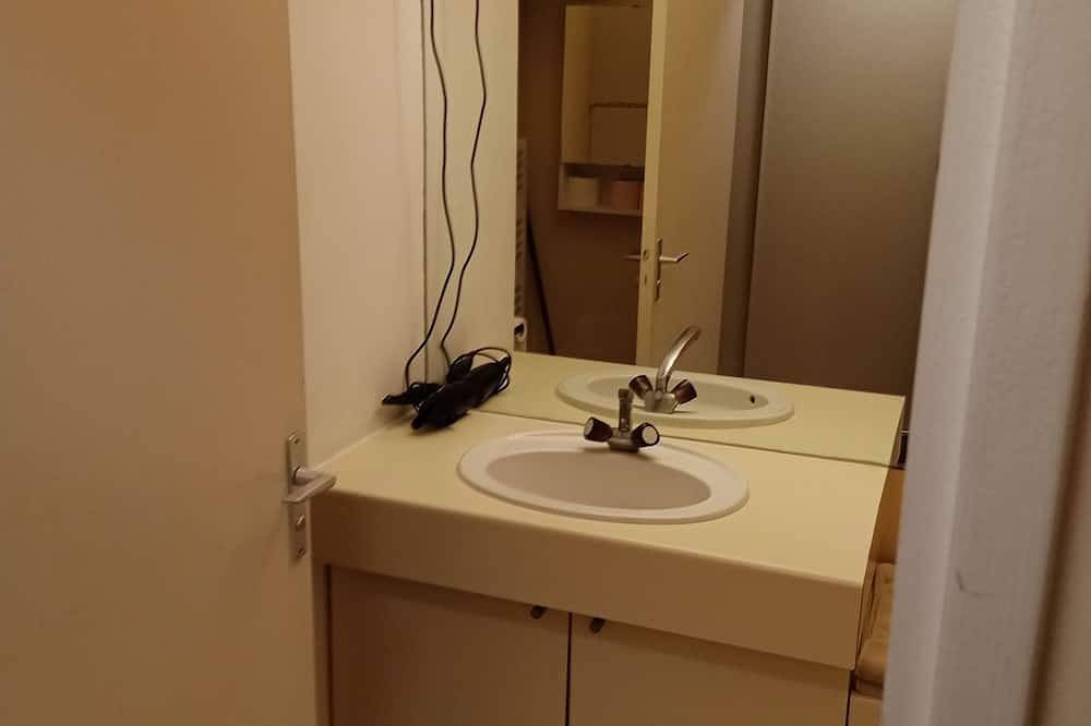 Entire apartment, Studio Cosy Terrasse et Parking en Sous sol Face Parc des Expositions in Vanves, Hauts-de-Seine