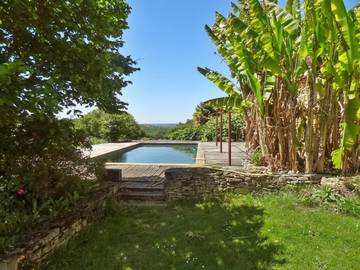 Gîte pour 6 personnes, avec piscine, animaux acceptés à Saint-Amand-de-Coly