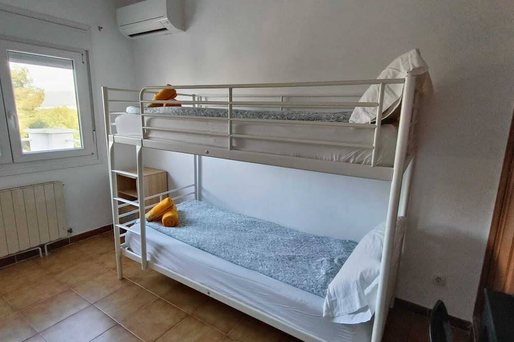 Villa Habana con habitaciones climatizadas y piscina privada. in Vendrell, Costa Dorada