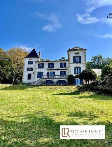 Gîte pour 2 personnes, avec jardin et piscine ainsi que terrasse et vue dans Boulazac Isle Manoire